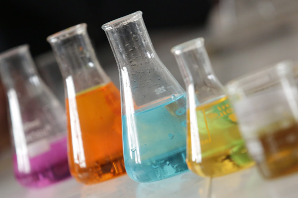 主要研發(fā)、銷(xiāo)售熒光增白劑、醫(yī)藥中間體、電子化工產(chǎn)品品等精細(xì)化工產(chǎn)品